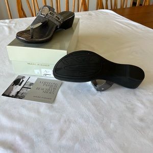 Marc Fisher women’s thong pewter, size 11